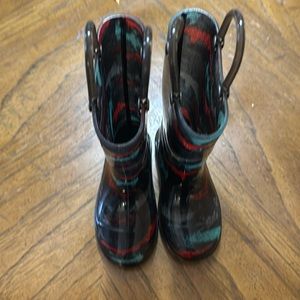 Western Chief rain boots, size 7 toddler shark patter